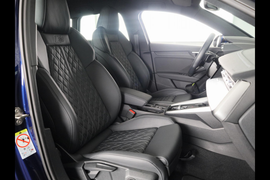 Audi A3 Sportback 40 TFSI e S-line 204pk | Leder fijnnappa S-logo ruitpatroon | Navigatie | Adaptive cruise contole | Stoelverwarming Audi A3 Sportback 40 TFSI e S-line 204pk | Leder fijnnappa S-logo ruitpatroon | Navigatie | Adaptive cruise contole | Stoelverwarming