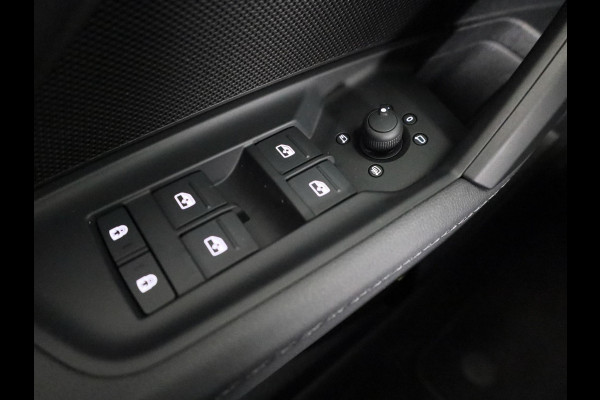 Audi A3 Sportback 40 TFSI e S-line 204pk | Leder fijnnappa S-logo ruitpatroon | Navigatie | Adaptive cruise contole | Stoelverwarming Audi A3 Sportback 40 TFSI e S-line 204pk | Leder fijnnappa S-logo ruitpatroon | Navigatie | Adaptive cruise contole | Stoelverwarming