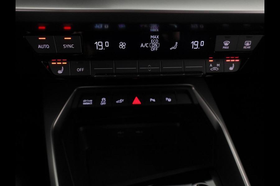 Audi A3 Sportback 40 TFSI e S-line 204pk | Leder fijnnappa S-logo ruitpatroon | Navigatie | Adaptive cruise contole | Stoelverwarming Audi A3 Sportback 40 TFSI e S-line 204pk | Leder fijnnappa S-logo ruitpatroon | Navigatie | Adaptive cruise contole | Stoelverwarming