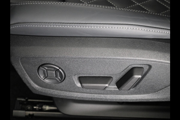 Audi A3 Sportback 40 TFSI e S-line 204pk | Leder fijnnappa S-logo ruitpatroon | Navigatie | Adaptive cruise contole | Stoelverwarming Audi A3 Sportback 40 TFSI e S-line 204pk | Leder fijnnappa S-logo ruitpatroon | Navigatie | Adaptive cruise contole | Stoelverwarming