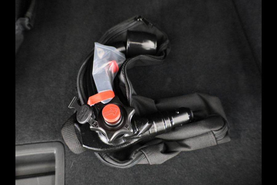 Audi A3 Sportback 40 TFSI e S-line 204pk | Leder fijnnappa S-logo ruitpatroon | Navigatie | Adaptive cruise contole | Stoelverwarming Audi A3 Sportback 40 TFSI e S-line 204pk | Leder fijnnappa S-logo ruitpatroon | Navigatie | Adaptive cruise contole | Stoelverwarming