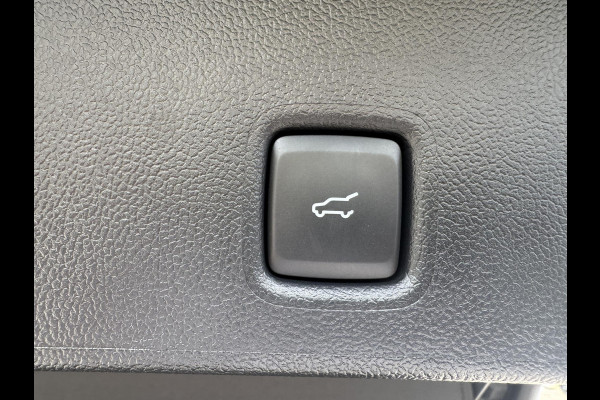 Ford Kuga 2.5 PHEV ST-Line X | 243pk | Driver Assistance Pack | Black Package | Winterpack | Adaptieve Matrix LED koplampen met Coast to Coast | Wegklapbare Trekhaak | AGR Stoelen