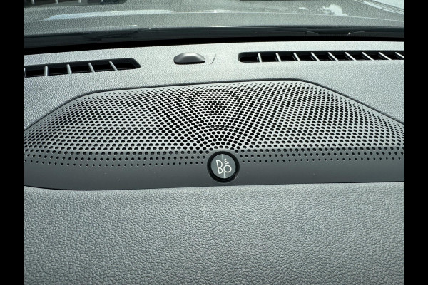 Ford Kuga 2.5 PHEV ST-Line X | 243pk | Driver Assistance Pack | Black Package | Winterpack | Adaptieve Matrix LED koplampen met Coast to Coast | Wegklapbare Trekhaak | AGR Stoelen