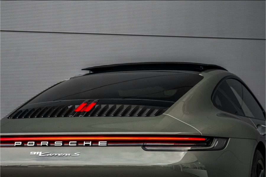 Porsche 911 3.0 Carrera S Pano Bose Sportuitlaat Aventurin Gruen