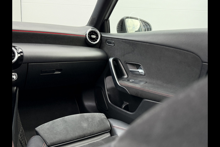 Mercedes-Benz A-Klasse 200 Launch Edition Premium | AMG Line | Panoramadak | LED Performance Mercedes-Benz A-Klasse 200 Launch Edition Premium | AMG Line | Panoramadak | LED Performance