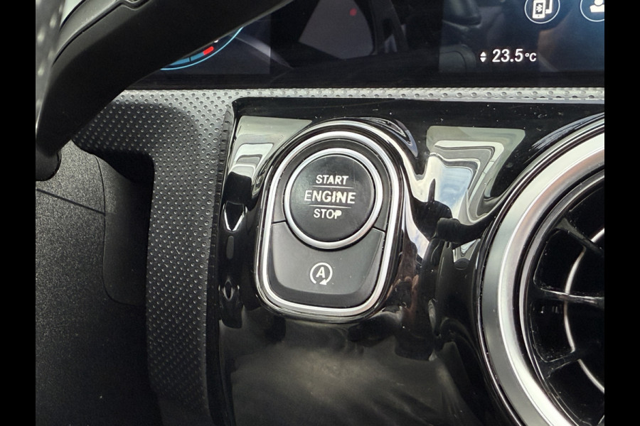 Mercedes-Benz A-Klasse 200 Launch Edition Premium | AMG Line | Panoramadak | LED Performance Mercedes-Benz A-Klasse 200 Launch Edition Premium | AMG Line | Panoramadak | LED Performance