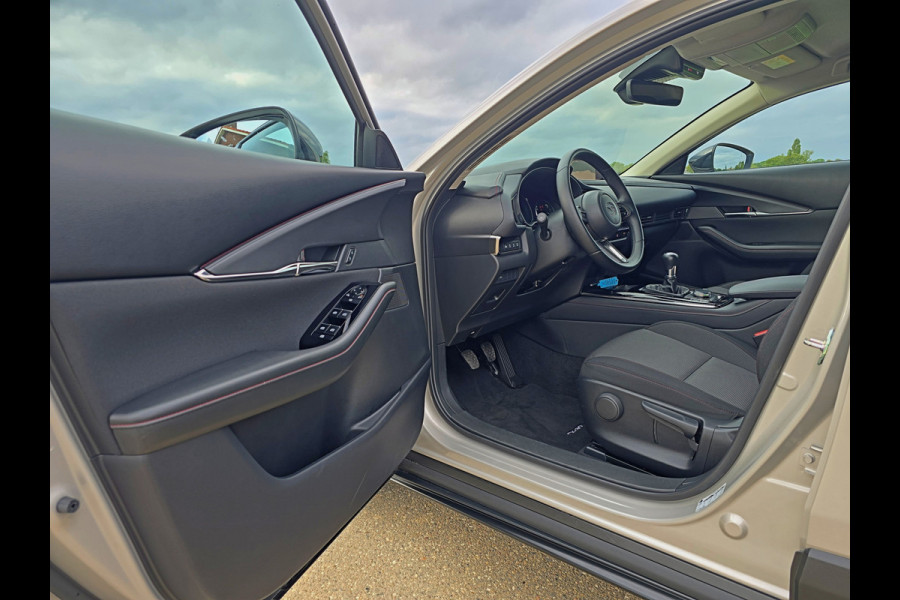 Mazda CX-30 2.5 e-SkyActiv-G M Hybrid Centre-line - 140 Pk - ParkeerCamera - Stoelverwarming - Navi Mazda CX-30 2.5 e-SkyActiv-G M Hybrid Centre-line - 140 Pk - ParkeerCamera - Stoelverwarming - Navi
