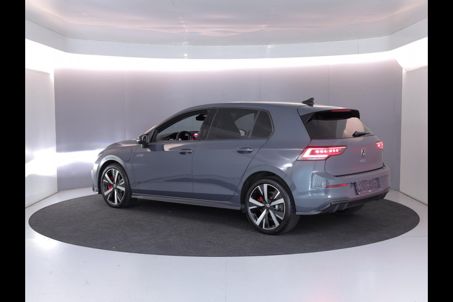 Volkswagen Golf 1.5 eHybrid GTE 272 pk Automaat (DSG) | Sportpakket | Panoramadak | Lederen bekleding | Elektr. trekhaak | Parkeersensoren | Blackstyle | Stoelverwarming |