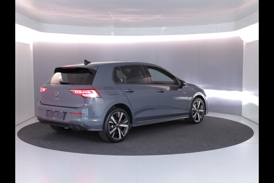 Volkswagen Golf 1.5 eHybrid GTE 272 pk Automaat (DSG) | Sportpakket | Panoramadak | Lederen bekleding | Elektr. trekhaak | Parkeersensoren | Blackstyle | Stoelverwarming |