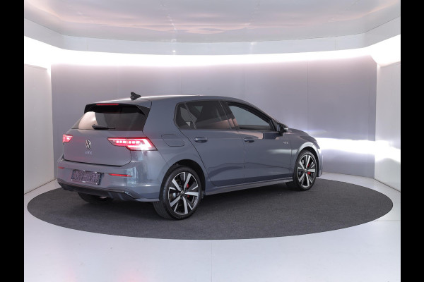 Volkswagen Golf 1.5 eHybrid GTE 272 pk Automaat (DSG) | Sportpakket | Panoramadak | Lederen bekleding | Elektr. trekhaak | Parkeersensoren | Blackstyle | Stoelverwarming |