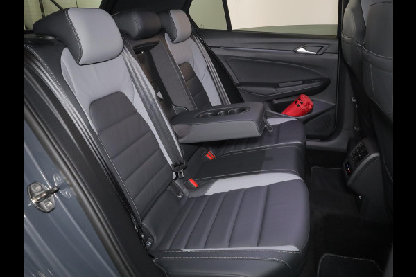 Volkswagen Golf 1.5 eHybrid GTE 272 pk Automaat (DSG) | Sportpakket | Panoramadak | Lederen bekleding | Elektr. trekhaak | Parkeersensoren | Blackstyle | Stoelverwarming |