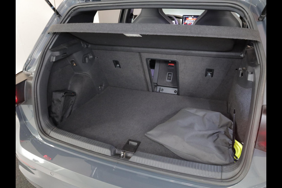 Volkswagen Golf 1.5 eHybrid GTE 272 pk Automaat (DSG) | Sportpakket | Panoramadak | Lederen bekleding | Elektr. trekhaak | Parkeersensoren | Blackstyle | Stoelverwarming |