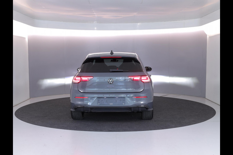 Volkswagen Golf 1.5 eHybrid GTE 272 pk Automaat (DSG) | Sportpakket | Panoramadak | Lederen bekleding | Elektr. trekhaak | Parkeersensoren | Blackstyle | Stoelverwarming |