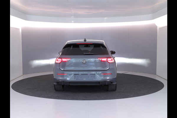 Volkswagen Golf 1.5 eHybrid GTE 272 pk Automaat (DSG) | Sportpakket | Panoramadak | Lederen bekleding | Elektr. trekhaak | Parkeersensoren | Blackstyle | Stoelverwarming |