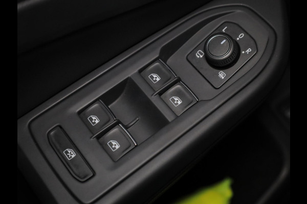 Volkswagen Golf 1.5 eHybrid GTE 272 pk Automaat (DSG) | Sportpakket | Panoramadak | Lederen bekleding | Elektr. trekhaak | Parkeersensoren | Blackstyle | Stoelverwarming |