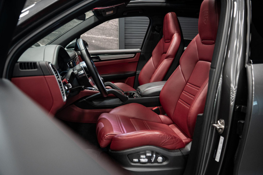 Porsche Cayenne 3.0 E-Hybrid *Sport-Chrono / PASM / Panorama / BOSE / Soft-Close / Surround-view* Porsche Cayenne 3.0 E-Hybrid *Sport-Chrono / PASM / Panorama / BOSE / Soft-Close / Surround-view*