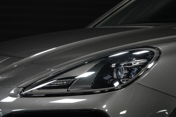 Porsche Cayenne 3.0 E-Hybrid *Sport-Chrono / PASM / Panorama / BOSE / Soft-Close / Surround-view* Porsche Cayenne 3.0 E-Hybrid *Sport-Chrono / PASM / Panorama / BOSE / Soft-Close / Surround-view*