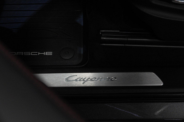 Porsche Cayenne 3.0 E-Hybrid *Sport-Chrono / PASM / Panorama / BOSE / Soft-Close / Surround-view* Porsche Cayenne 3.0 E-Hybrid *Sport-Chrono / PASM / Panorama / BOSE / Soft-Close / Surround-view*
