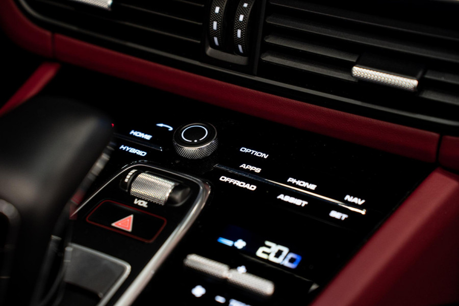 Porsche Cayenne 3.0 E-Hybrid *Sport-Chrono / PASM / Panorama / BOSE / Soft-Close / Surround-view* Porsche Cayenne 3.0 E-Hybrid *Sport-Chrono / PASM / Panorama / BOSE / Soft-Close / Surround-view*