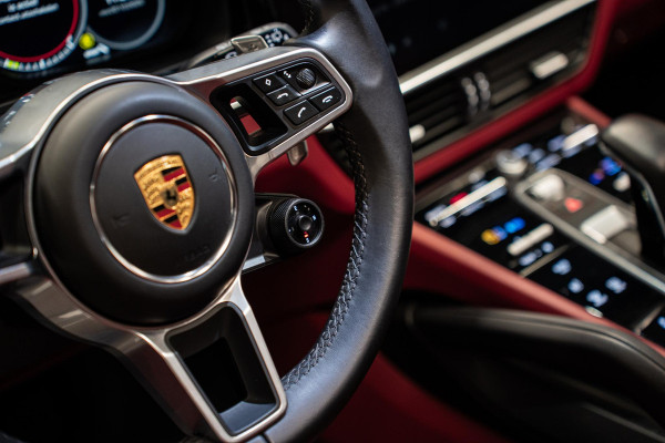 Porsche Cayenne 3.0 E-Hybrid *Sport-Chrono / PASM / Panorama / BOSE / Soft-Close / Surround-view* Porsche Cayenne 3.0 E-Hybrid *Sport-Chrono / PASM / Panorama / BOSE / Soft-Close / Surround-view*