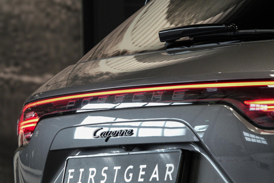Porsche Cayenne 3.0 E-Hybrid *Sport-Chrono / PASM / Panorama / BOSE / Soft-Close / Surround-view* Porsche Cayenne 3.0 E-Hybrid *Sport-Chrono / PASM / Panorama / BOSE / Soft-Close / Surround-view*