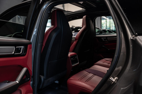 Porsche Cayenne 3.0 E-Hybrid *Sport-Chrono / PASM / Panorama / BOSE / Soft-Close / Surround-view* Porsche Cayenne 3.0 E-Hybrid *Sport-Chrono / PASM / Panorama / BOSE / Soft-Close / Surround-view*
