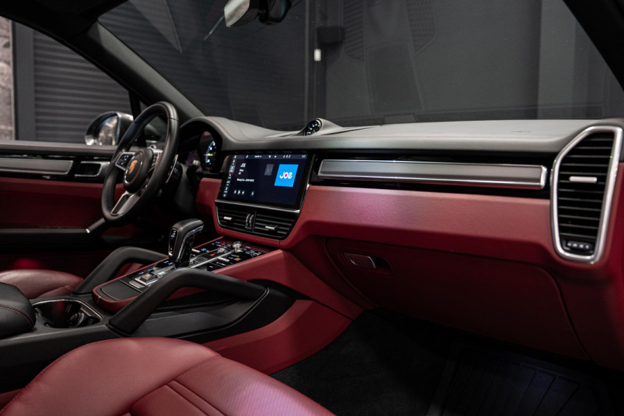 Porsche Cayenne 3.0 E-Hybrid *Sport-Chrono / PASM / Panorama / BOSE / Soft-Close / Surround-view* Porsche Cayenne 3.0 E-Hybrid *Sport-Chrono / PASM / Panorama / BOSE / Soft-Close / Surround-view*