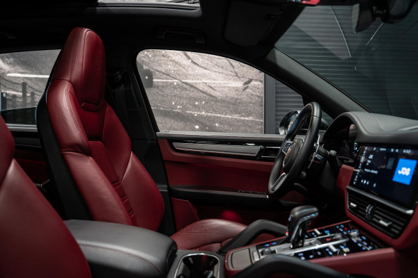 Porsche Cayenne 3.0 E-Hybrid *Sport-Chrono / PASM / Panorama / BOSE / Soft-Close / Surround-view* Porsche Cayenne 3.0 E-Hybrid *Sport-Chrono / PASM / Panorama / BOSE / Soft-Close / Surround-view*