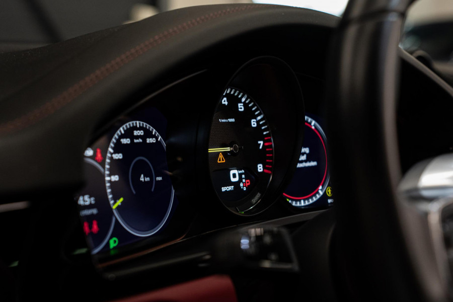 Porsche Cayenne 3.0 E-Hybrid *Sport-Chrono / PASM / Panorama / BOSE / Soft-Close / Surround-view* Porsche Cayenne 3.0 E-Hybrid *Sport-Chrono / PASM / Panorama / BOSE / Soft-Close / Surround-view*