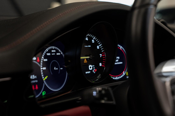 Porsche Cayenne 3.0 E-Hybrid *Sport-Chrono / PASM / Panorama / BOSE / Soft-Close / Surround-view* Porsche Cayenne 3.0 E-Hybrid *Sport-Chrono / PASM / Panorama / BOSE / Soft-Close / Surround-view*