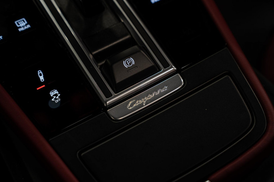 Porsche Cayenne 3.0 E-Hybrid *Sport-Chrono / PASM / Panorama / BOSE / Soft-Close / Surround-view* Porsche Cayenne 3.0 E-Hybrid *Sport-Chrono / PASM / Panorama / BOSE / Soft-Close / Surround-view*