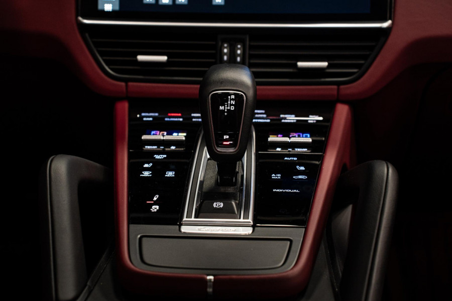 Porsche Cayenne 3.0 E-Hybrid *Sport-Chrono / PASM / Panorama / BOSE / Soft-Close / Surround-view* Porsche Cayenne 3.0 E-Hybrid *Sport-Chrono / PASM / Panorama / BOSE / Soft-Close / Surround-view*