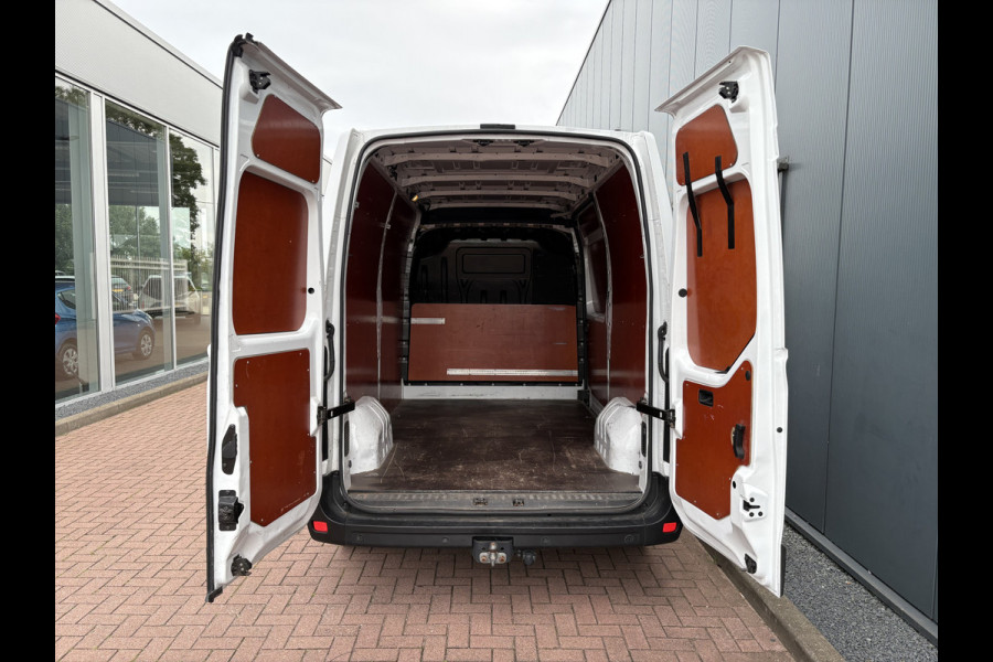 Renault Master T35 2.3 dCi 145pk Euro6 L2H2 Energy CAMERA/DAB/NAVI/CRUISE/PDC/TREKHAAK2.500KG Renault Master T35 2.3 dCi 145pk Euro6 L2H2 Energy CAMERA/DAB/NAVI/CRUISE/PDC/TREKHAAK2.500KG