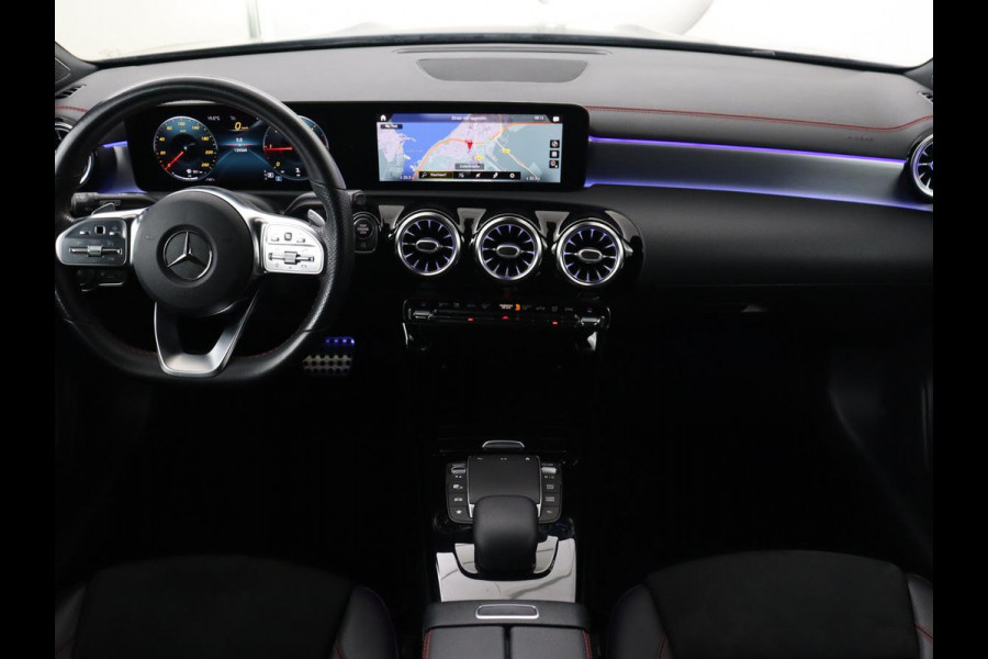 Mercedes-Benz CLA-Klasse 180d Business Solution AMG | Stoelverwarming | Carplay | Camera | Leder/Alcantara | Navigatie | Widescreen | Sfeerverlichting | Designo Mountaingrijs Magno Mercedes-Benz CLA-Klasse 180d Business Solution AMG | Stoelverwarming | Carplay | Camera | Leder/Alcantara | Navigatie | Widescreen | Sfeerverlichting | Designo Mountaingrijs Magno