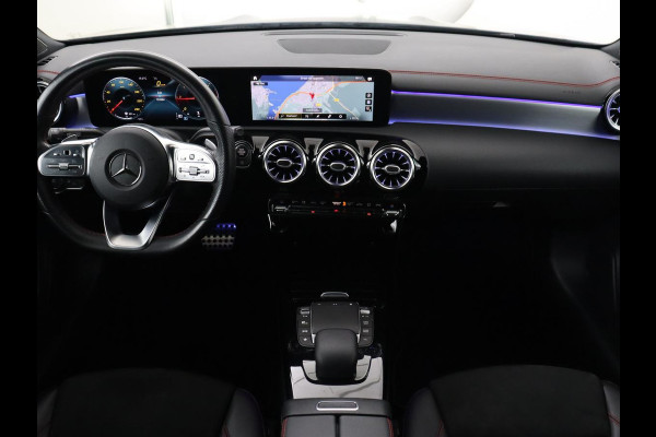 Mercedes-Benz CLA-Klasse 180d Business Solution AMG | Stoelverwarming | Carplay | Camera | Leder/Alcantara | Navigatie | Widescreen | Sfeerverlichting | Designo Mountaingrijs Magno Mercedes-Benz CLA-Klasse 180d Business Solution AMG | Stoelverwarming | Carplay | Camera | Leder/Alcantara | Navigatie | Widescreen | Sfeerverlichting | Designo Mountaingrijs Magno
