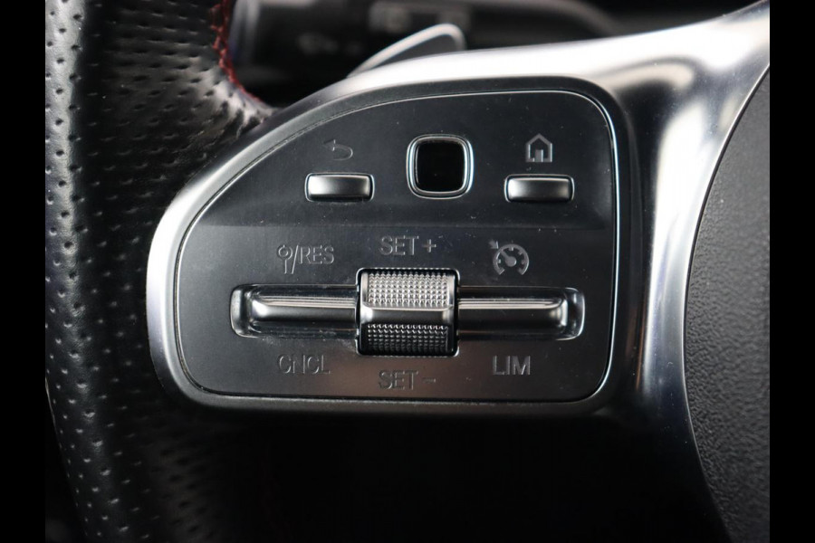 Mercedes-Benz CLA-Klasse 180d Business Solution AMG | Stoelverwarming | Carplay | Camera | Leder/Alcantara | Navigatie | Widescreen | Sfeerverlichting | Designo Mountaingrijs Magno Mercedes-Benz CLA-Klasse 180d Business Solution AMG | Stoelverwarming | Carplay | Camera | Leder/Alcantara | Navigatie | Widescreen | Sfeerverlichting | Designo Mountaingrijs Magno