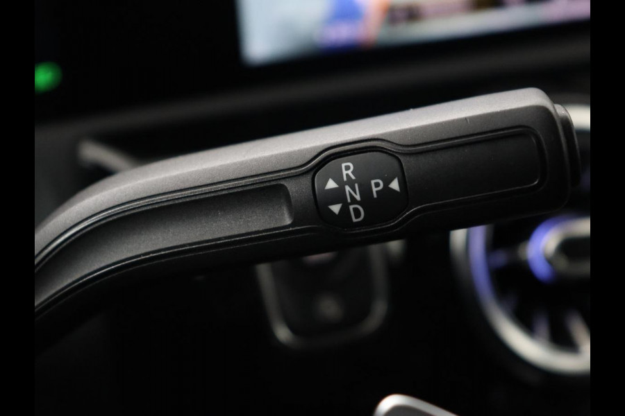 Mercedes-Benz CLA-Klasse 180d Business Solution AMG | Stoelverwarming | Carplay | Camera | Leder/Alcantara | Navigatie | Widescreen | Sfeerverlichting | Designo Mountaingrijs Magno Mercedes-Benz CLA-Klasse 180d Business Solution AMG | Stoelverwarming | Carplay | Camera | Leder/Alcantara | Navigatie | Widescreen | Sfeerverlichting | Designo Mountaingrijs Magno