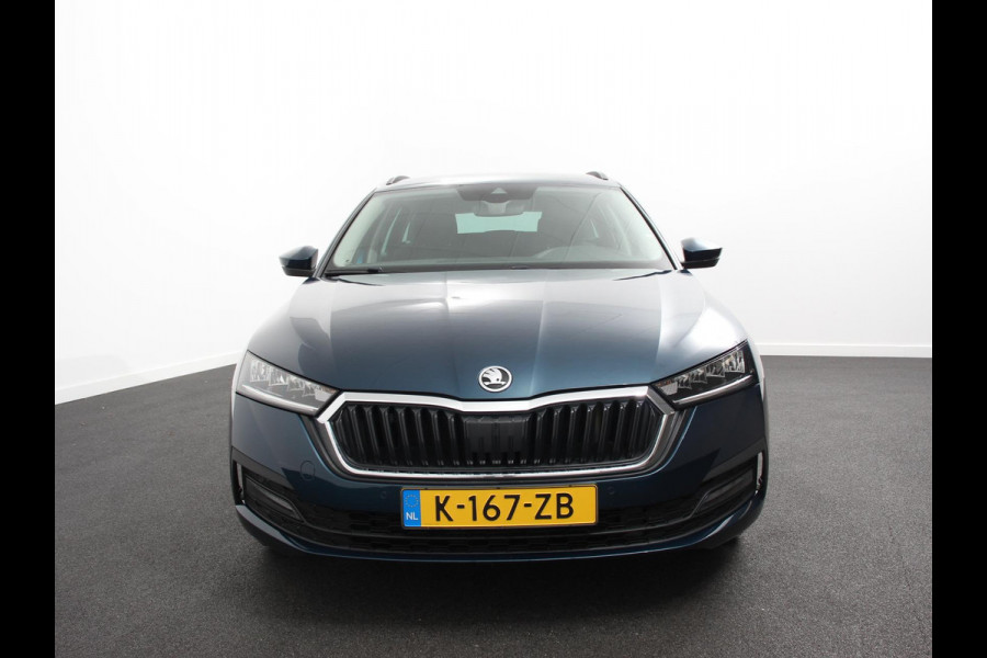 Škoda Octavia Combi 1.0 TSI 110pk Business Edition | Navigatie | Digitale Cockpit | Lichtmetalen velgen | Climate Control | Camera | Cruise control Škoda Octavia Combi 1.0 TSI 110pk Business Edition | Navigatie | Digitale Cockpit | Lichtmetalen velgen | Climate Control | Camera | Cruise control