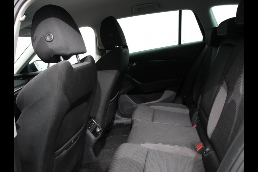 Škoda Octavia Combi 1.0 TSI 110pk Business Edition | Navigatie | Digitale Cockpit | Lichtmetalen velgen | Climate Control | Camera | Cruise control Škoda Octavia Combi 1.0 TSI 110pk Business Edition | Navigatie | Digitale Cockpit | Lichtmetalen velgen | Climate Control | Camera | Cruise control
