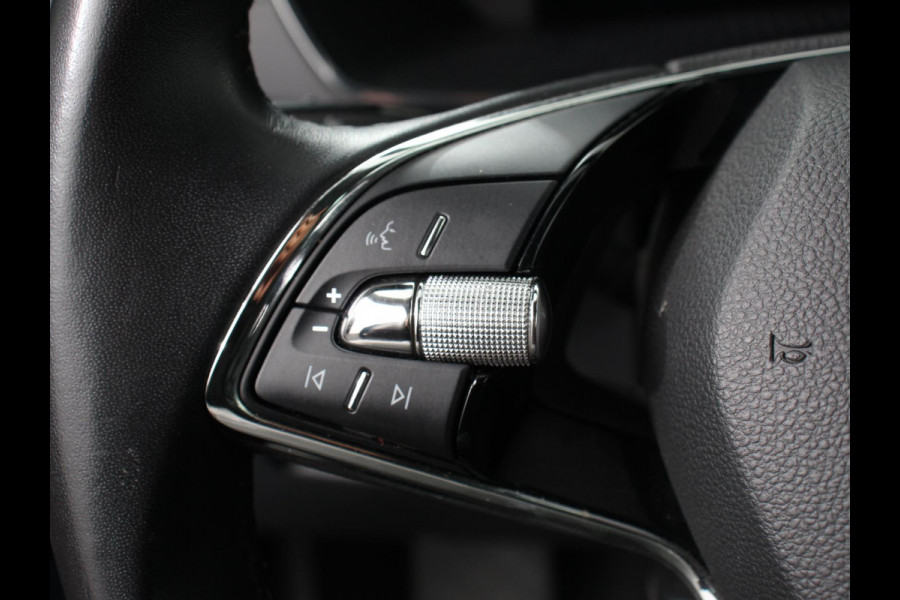 Škoda Octavia Combi 1.0 TSI 110pk Business Edition | Navigatie | Digitale Cockpit | Lichtmetalen velgen | Climate Control | Camera | Cruise control Škoda Octavia Combi 1.0 TSI 110pk Business Edition | Navigatie | Digitale Cockpit | Lichtmetalen velgen | Climate Control | Camera | Cruise control