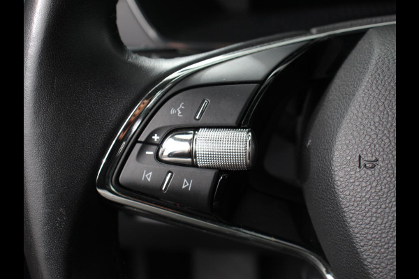 Škoda Octavia Combi 1.0 TSI 110pk Business Edition | Navigatie | Digitale Cockpit | Lichtmetalen velgen | Climate Control | Camera | Cruise control Škoda Octavia Combi 1.0 TSI 110pk Business Edition | Navigatie | Digitale Cockpit | Lichtmetalen velgen | Climate Control | Camera | Cruise control