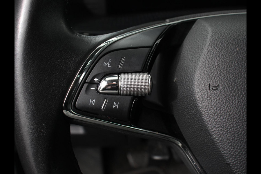 Škoda Octavia Combi 1.0 TSI 110pk Business Edition | Navigatie | Digitale Cockpit | Lichtmetalen velgen | Climate Control | Camera | Cruise control Škoda Octavia Combi 1.0 TSI 110pk Business Edition | Navigatie | Digitale Cockpit | Lichtmetalen velgen | Climate Control | Camera | Cruise control