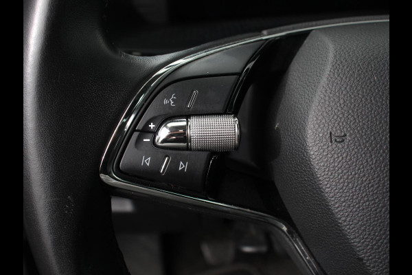 Škoda Octavia Combi 1.0 TSI 110pk Business Edition | Navigatie | Digitale Cockpit | Lichtmetalen velgen | Climate Control | Camera | Cruise control Škoda Octavia Combi 1.0 TSI 110pk Business Edition | Navigatie | Digitale Cockpit | Lichtmetalen velgen | Climate Control | Camera | Cruise control