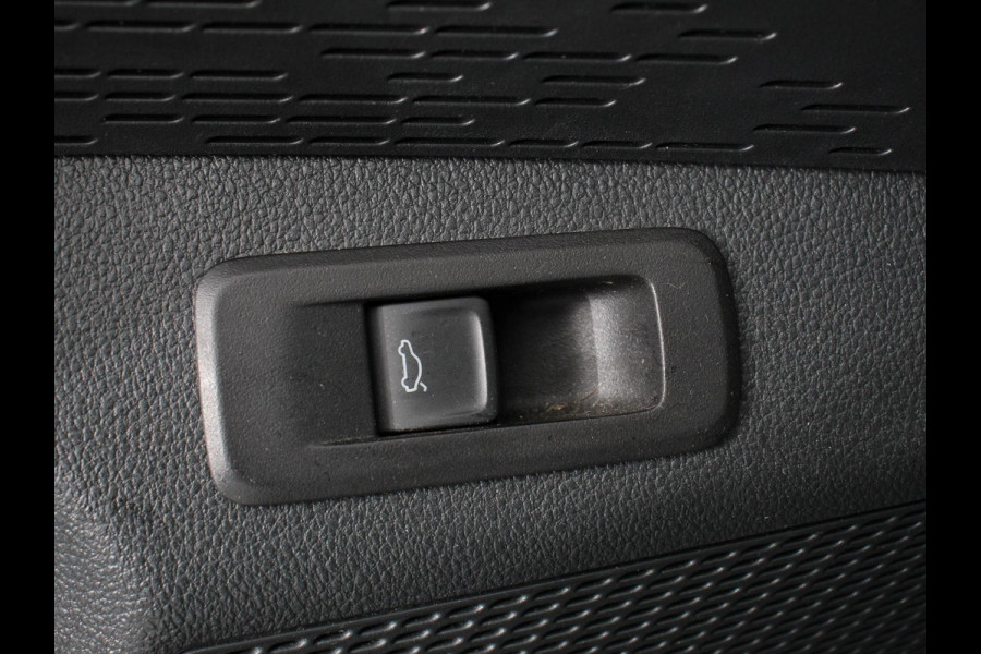 Škoda Octavia Combi 1.0 TSI 110pk Business Edition | Navigatie | Digitale Cockpit | Lichtmetalen velgen | Climate Control | Camera | Cruise control Škoda Octavia Combi 1.0 TSI 110pk Business Edition | Navigatie | Digitale Cockpit | Lichtmetalen velgen | Climate Control | Camera | Cruise control