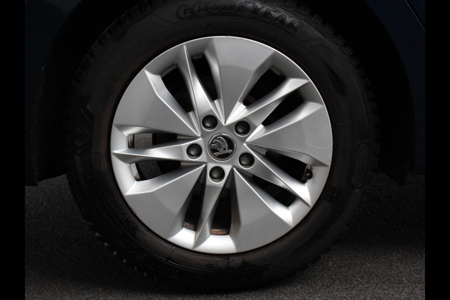 Škoda Octavia Combi 1.0 TSI 110pk Business Edition | Navigatie | Digitale Cockpit | Lichtmetalen velgen | Climate Control | Camera | Cruise control Škoda Octavia Combi 1.0 TSI 110pk Business Edition | Navigatie | Digitale Cockpit | Lichtmetalen velgen | Climate Control | Camera | Cruise control