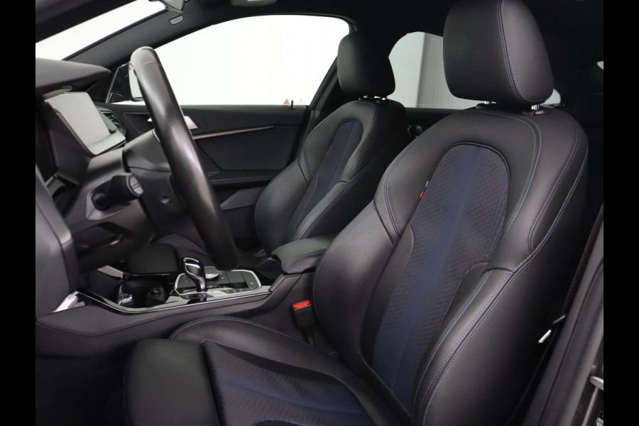 BMW 2 Serie Gran Coupé 218i M Sport | Sportstoelen | Camera | Carplay | Live Cockpit | Half leder | Navigatie | Sfeerverlichting | Full LED | Climate control
