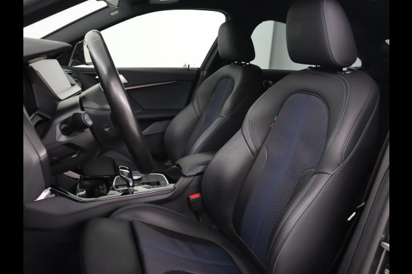 BMW 2 Serie Gran Coupé 218i M Sport | Sportstoelen | Camera | Carplay | Live Cockpit | Half leder | Navigatie | Sfeerverlichting | Full LED | Climate control