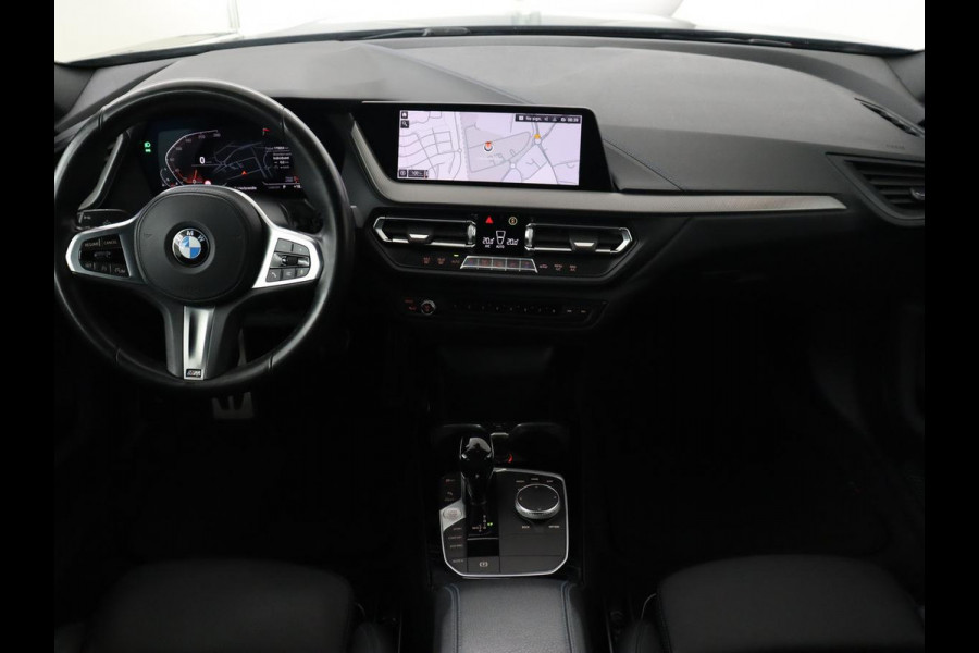 BMW 2 Serie Gran Coupé 218i M Sport | Sportstoelen | Camera | Carplay | Live Cockpit | Half leder | Navigatie | Sfeerverlichting | Full LED | Climate control