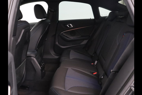 BMW 2 Serie Gran Coupé 218i M Sport | Sportstoelen | Camera | Carplay | Live Cockpit | Half leder | Navigatie | Sfeerverlichting | Full LED | Climate control