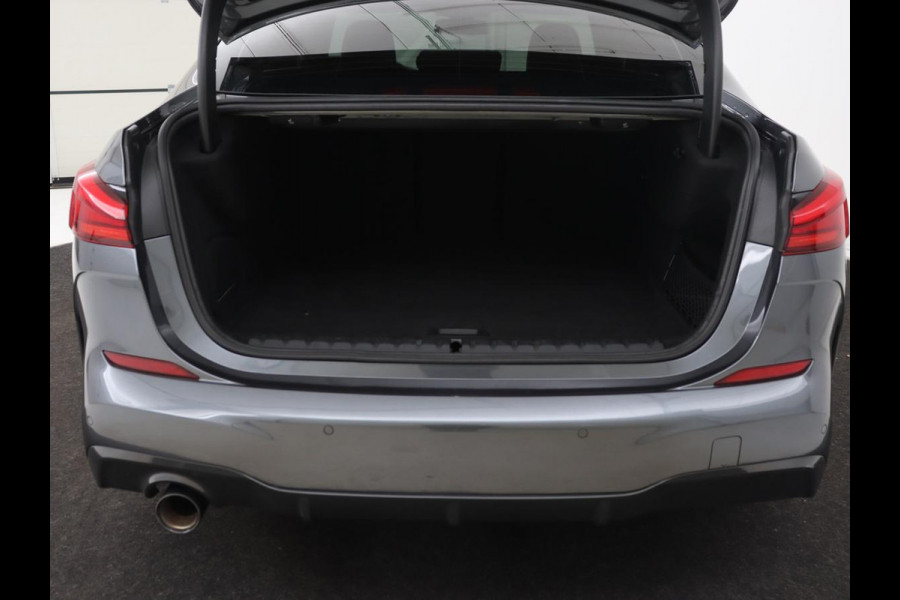 BMW 2 Serie Gran Coupé 218i M Sport | Sportstoelen | Camera | Carplay | Live Cockpit | Half leder | Navigatie | Sfeerverlichting | Full LED | Climate control